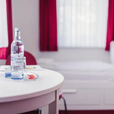Schwalbenhof 3*