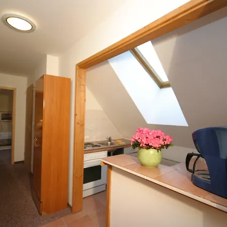 Schwalbenhof 3*